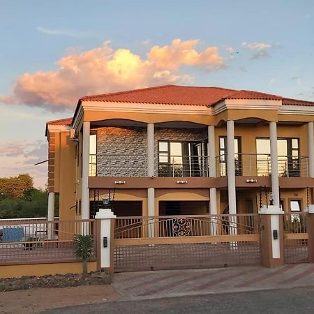 Top Stay Inn Касане Экстерьер фото