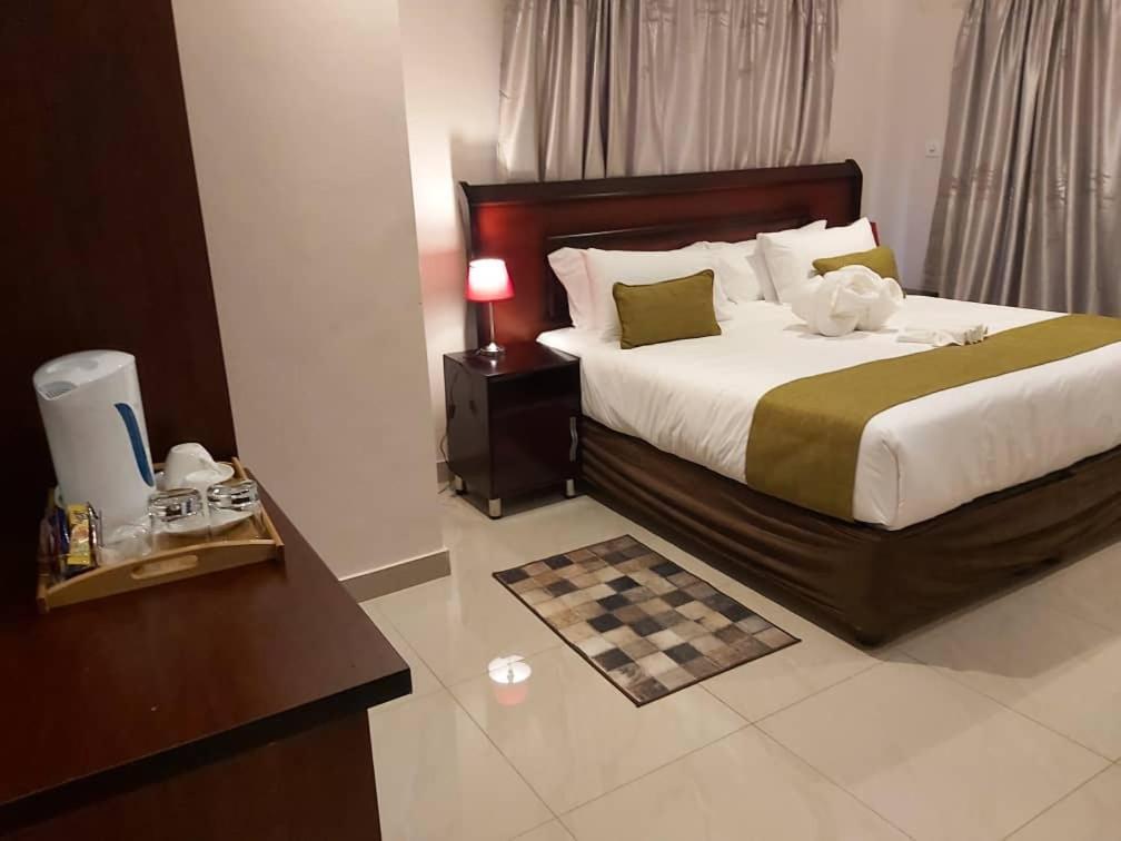 Top Stay Inn Касане Экстерьер фото